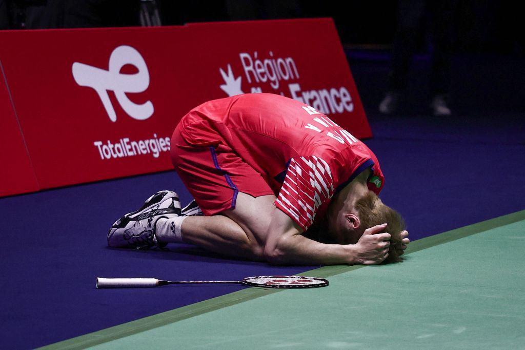 深一度｜一次次“撞墙”后，石宇奇终于站上世界之巅